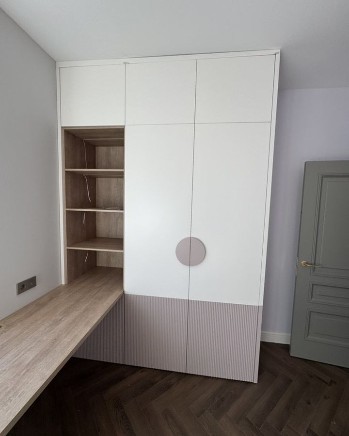 Шкафы на заказ в Астане — работа INTERWOOD